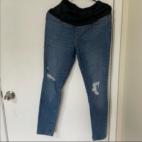 Bundle of maternity shirts and strechable jeans pants - Picture 8 of 11